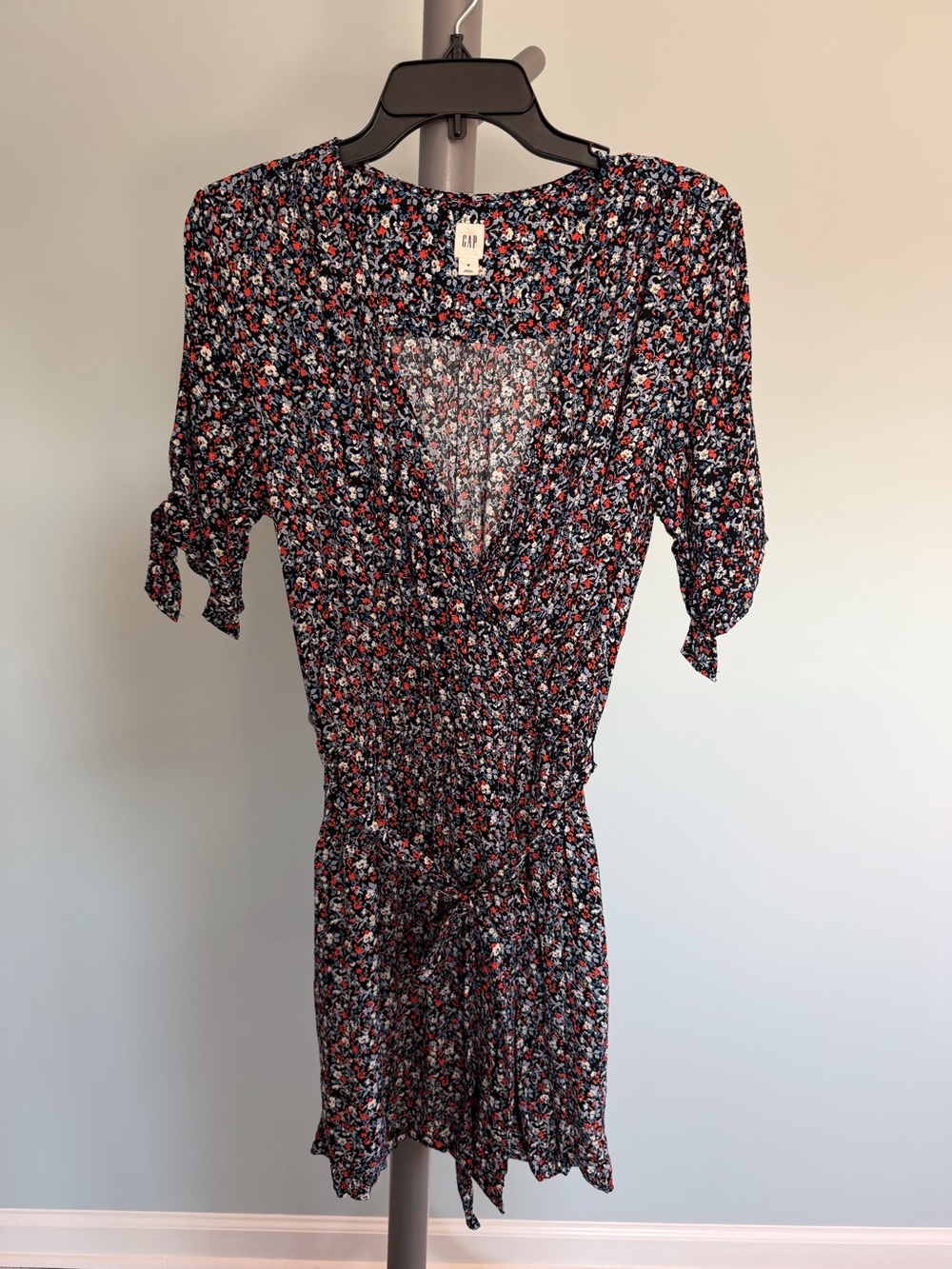 GAP Women’s multicolor wrap dress medium